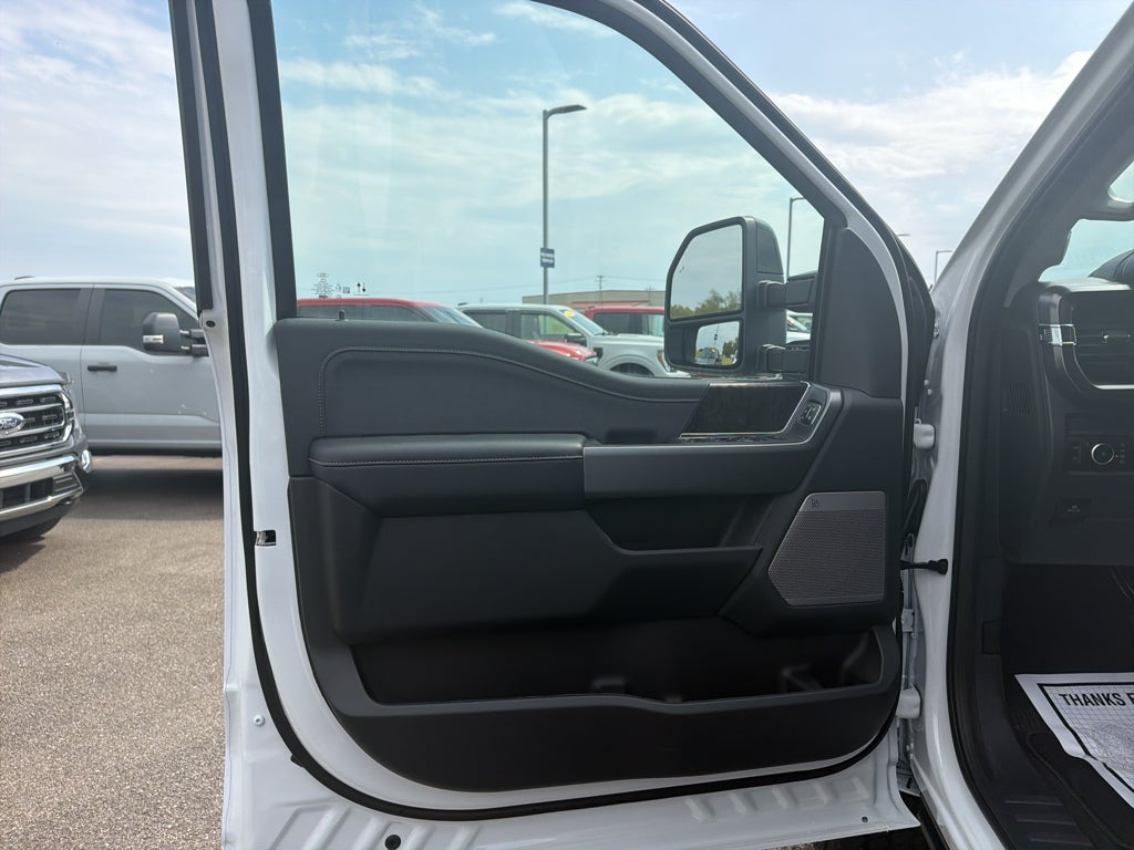 2027 Ford F-250 F-250® Lariat®