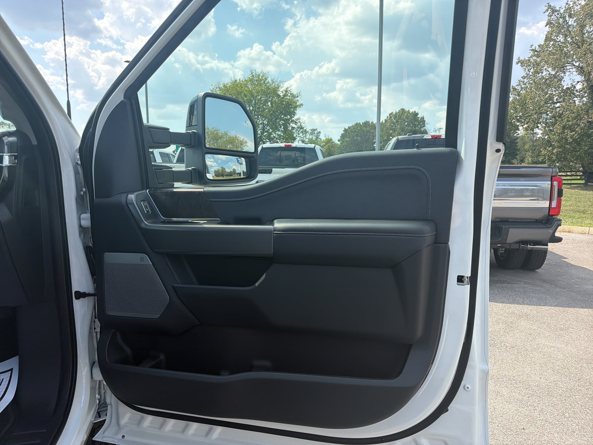 2027 Ford F-250 F-250® Lariat®