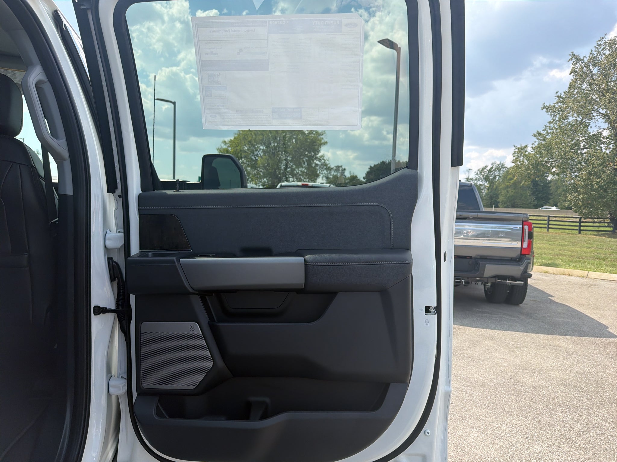 2027 Ford F-250 F-250® Lariat®