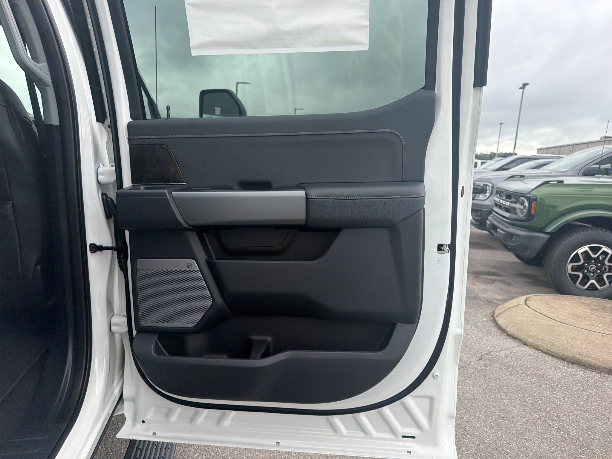2027 Ford F-350 F-350® Lariat®