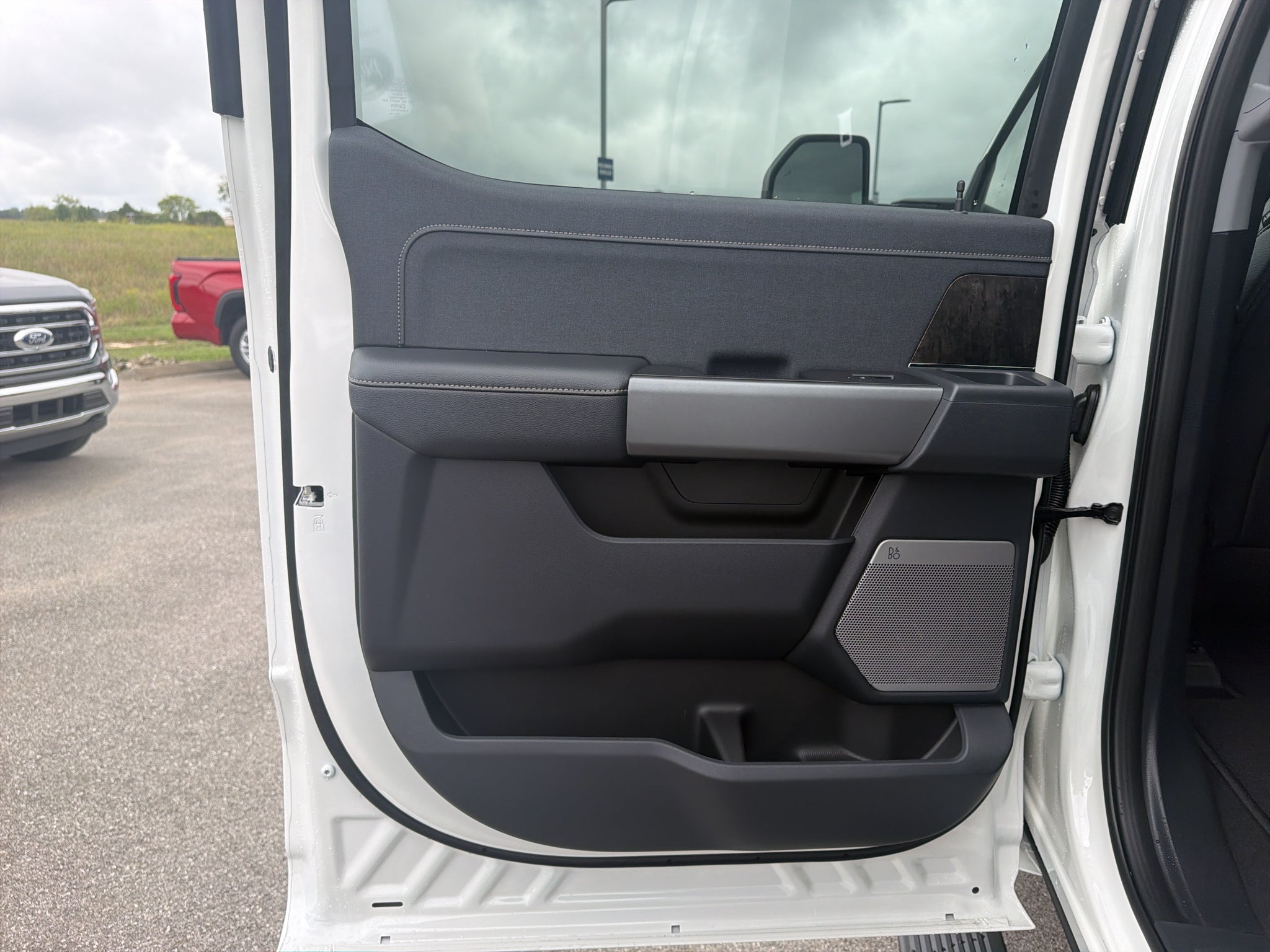 2027 Ford F-350 F-350® Lariat®