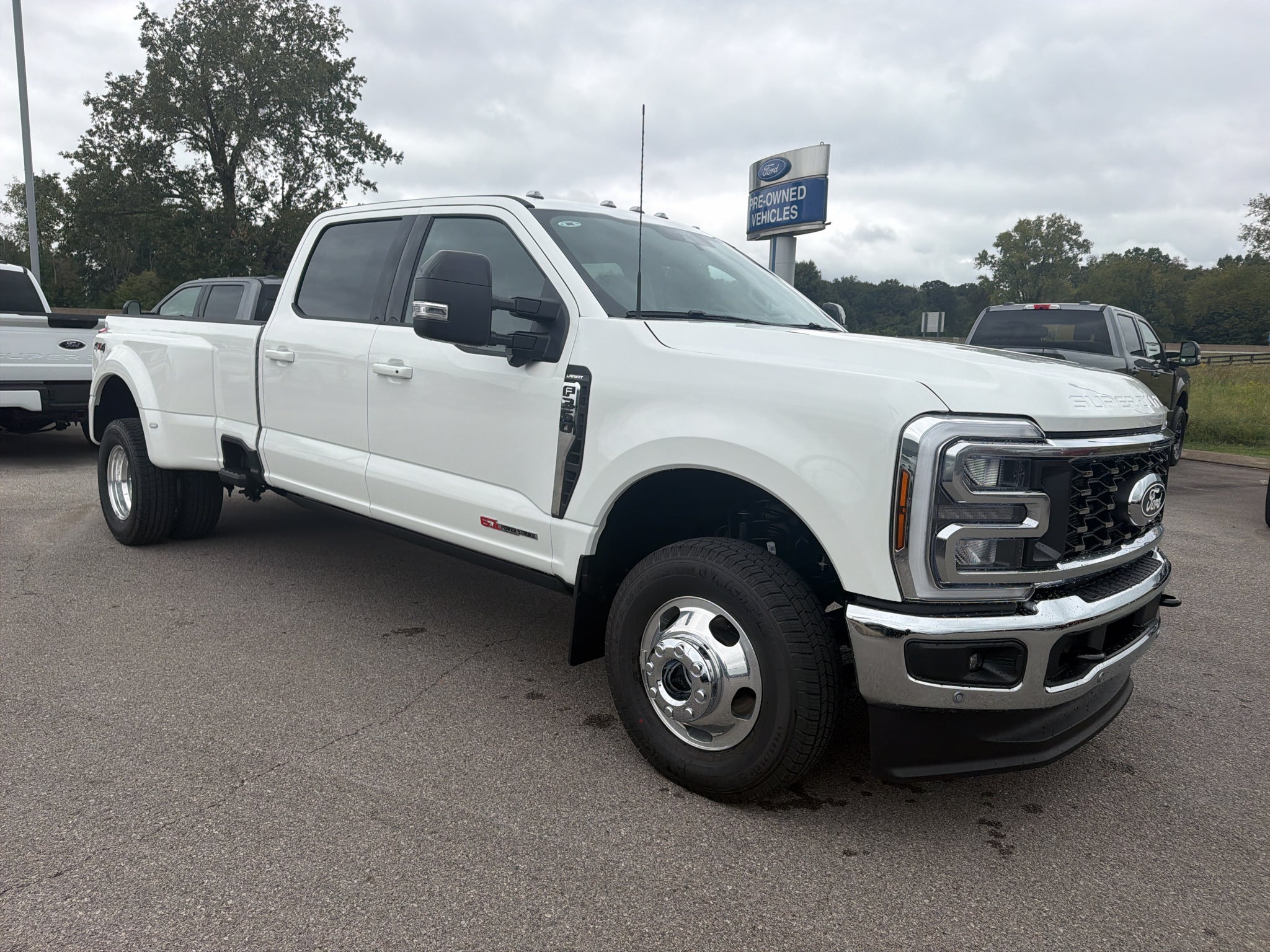 2027 Ford F-350 F-350® Lariat®