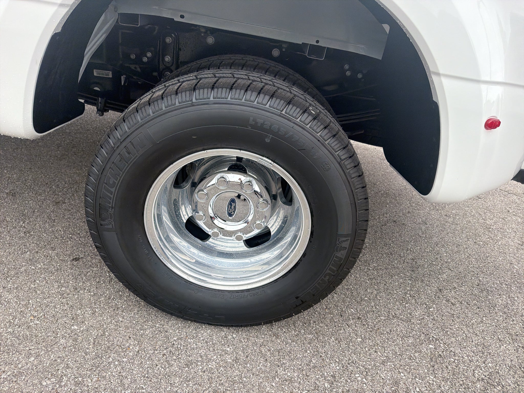 2027 Ford F-350 F-350® Lariat®