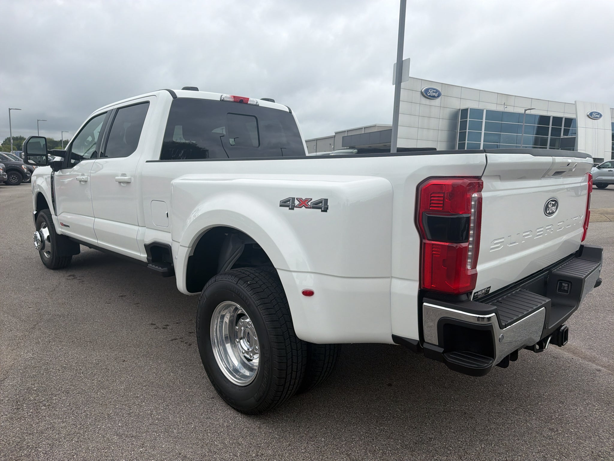 2027 Ford F-350 F-350® Lariat®