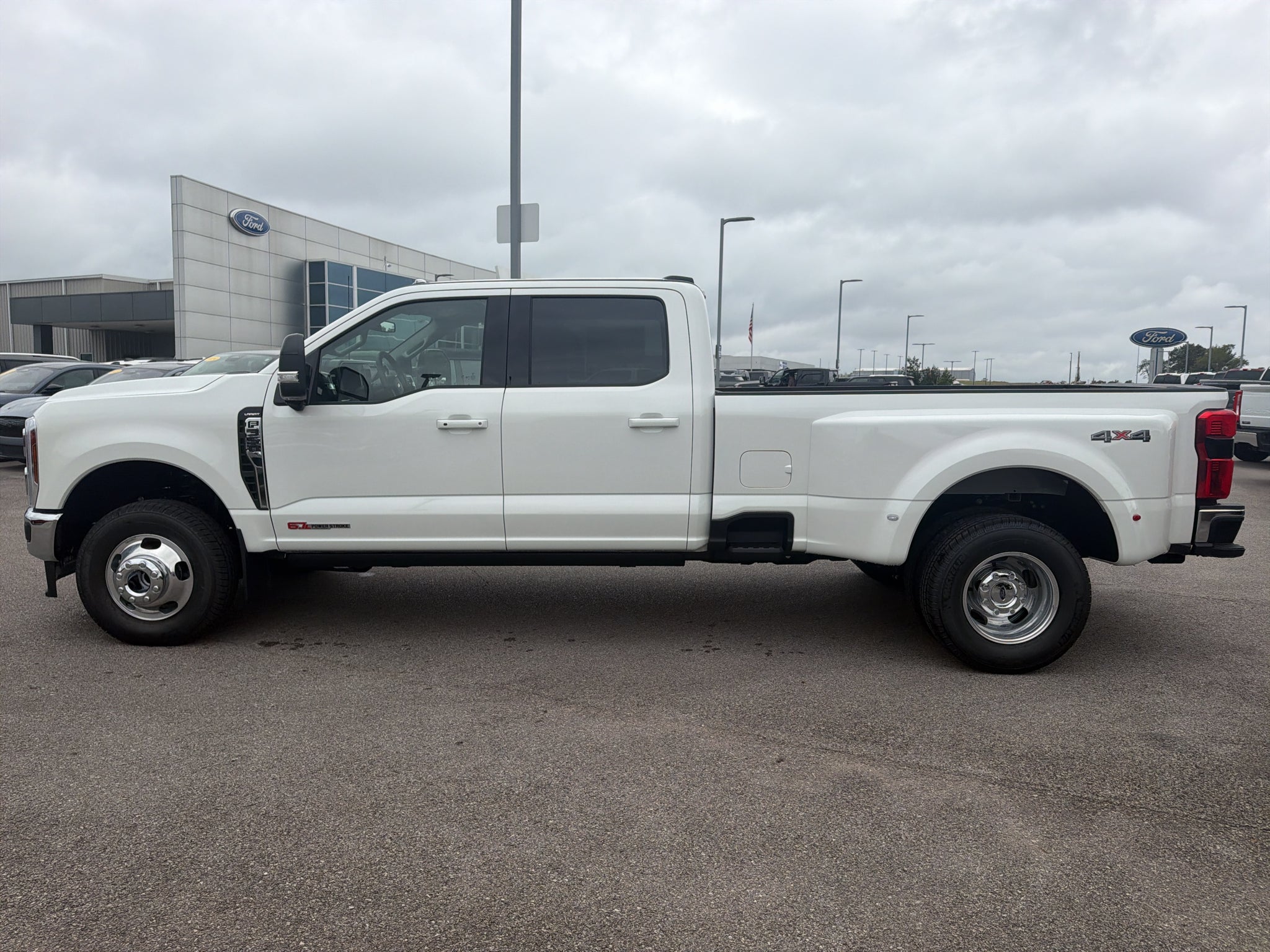 2027 Ford F-350 F-350® Lariat®
